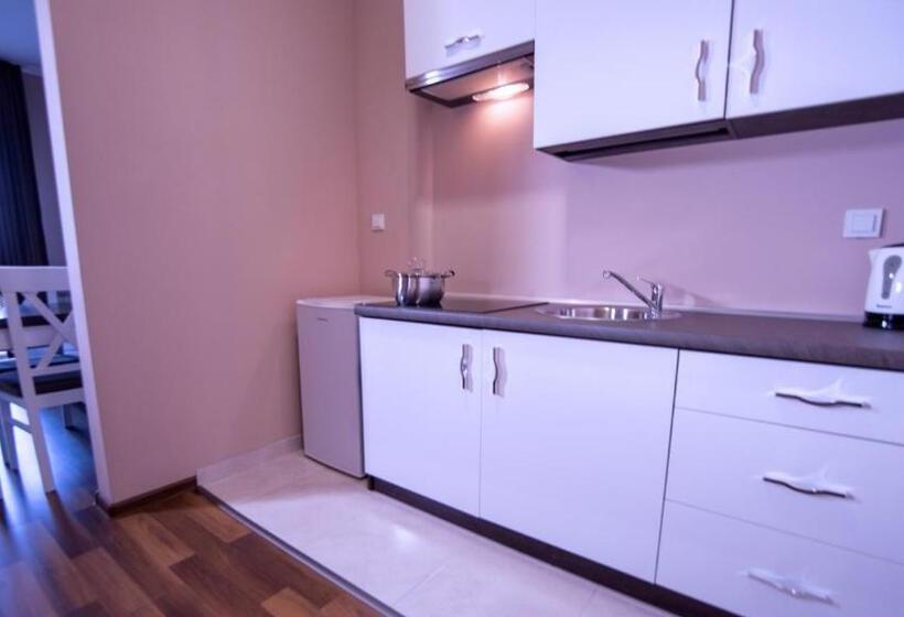 Люкс с Балконом, Wesoła Apartamenty