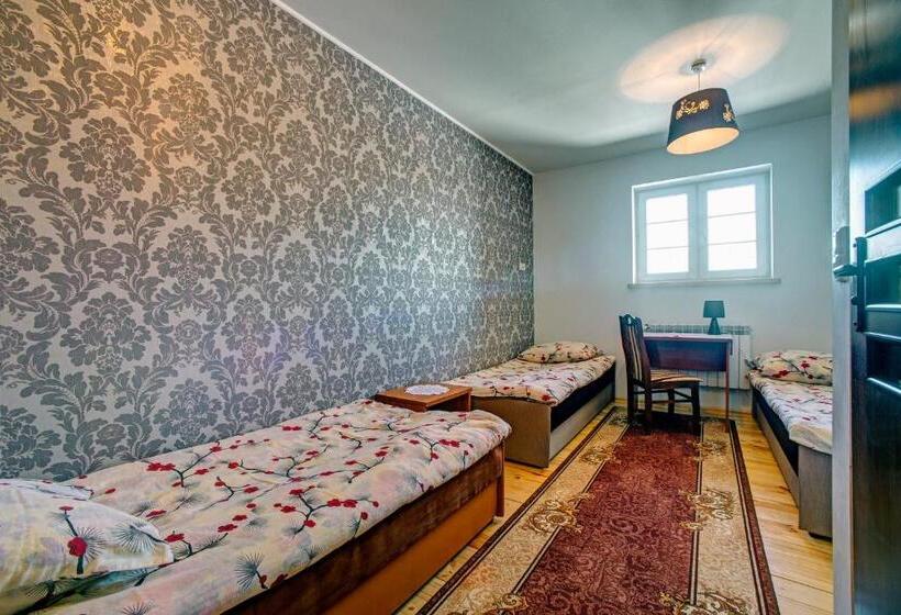 غرفة قياسية رباعية, Noclegi Dwór Szlachecki Biedaczów