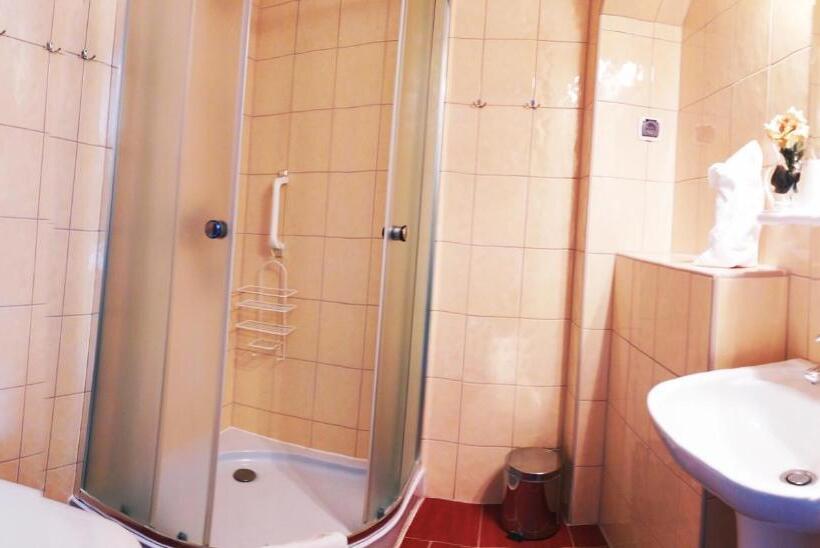 اتاق استاندارد, Restauracja Kwisa 1