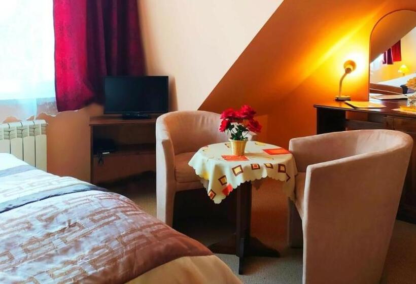 اتاق استاندارد یک نفره, Restauracja Kwisa 1
