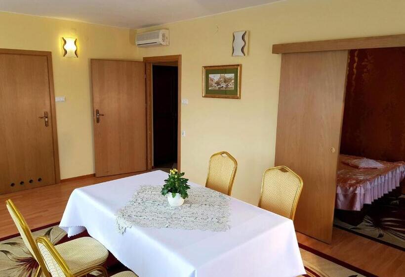 آپارتمان 1 خوابه, Restauracja Hotel Przystan