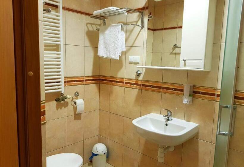 اتاق استاندارد سه نفره, Restauracja Hotel Przystan
