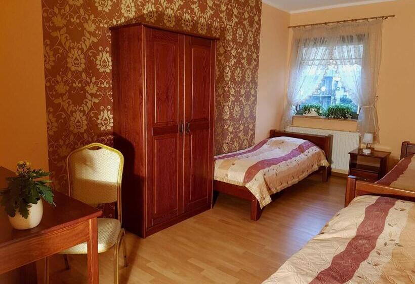اتاق استاندارد سه نفره, Restauracja Hotel Przystan