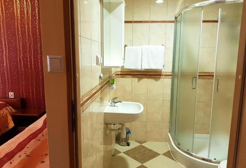 اتاق استاندارد چهار تخته, Restauracja Hotel Przystan