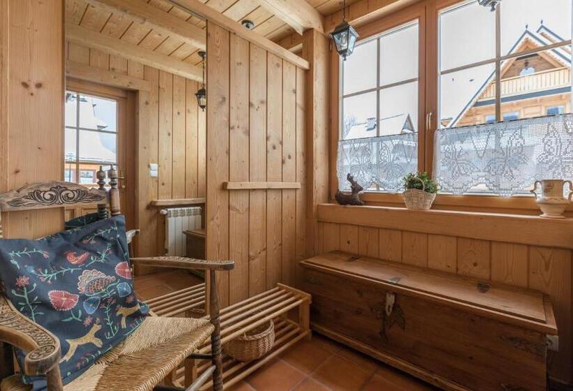 آپارتمان خانوادگی, Bambi Cottage