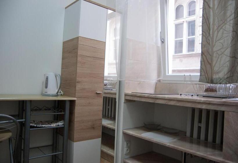 Студио Базик, Hostelswidnicka24