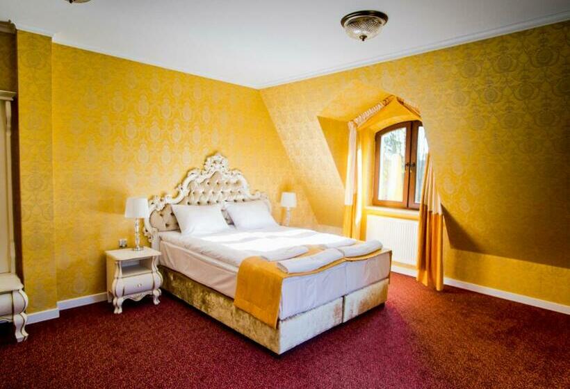 Трехместный Номер Deluxe, Royal Palace Centrum Bankietowe