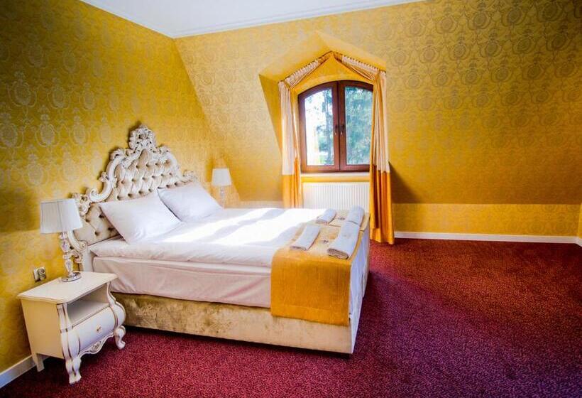 Трехместный Номер Deluxe, Royal Palace Centrum Bankietowe