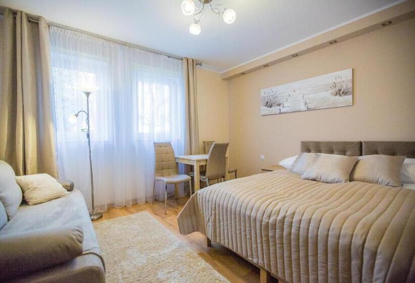 标准三人间, Savona świnoujście