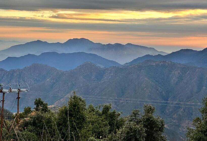 经典四人房间, Instaview Kanatal