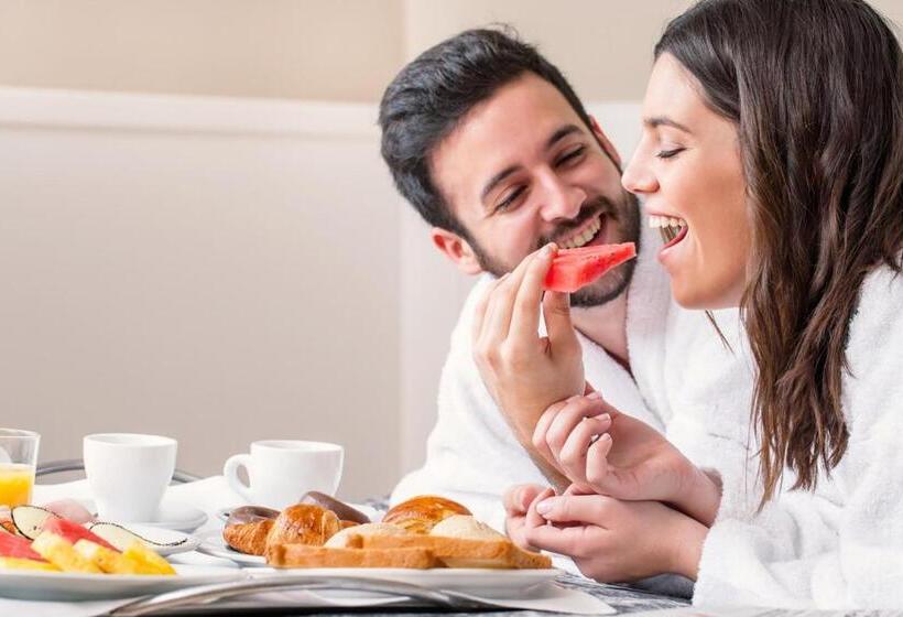 Семейный Номер Боковой Вид на Море, Clubhotel Residence Cesenatico