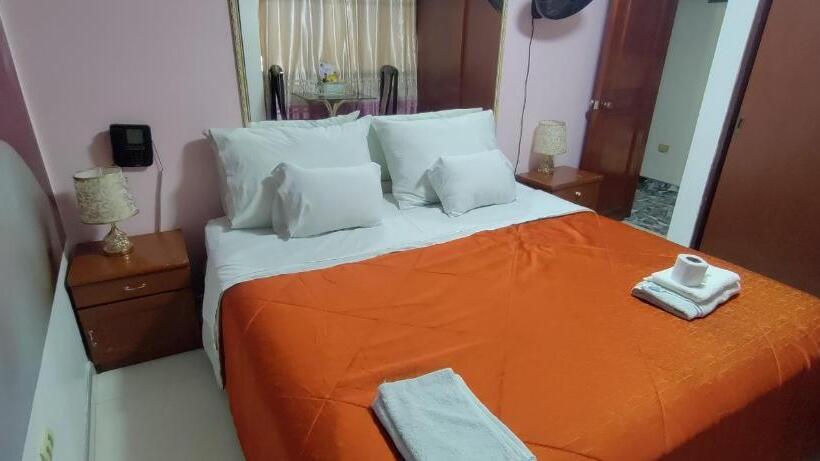 سوییت لوکس, Hostal Vicky