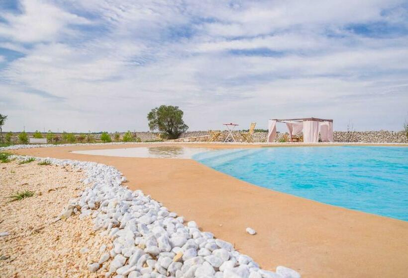 سوئیت جونیور با چشم‌انداز باغ, Falcon Country Suite