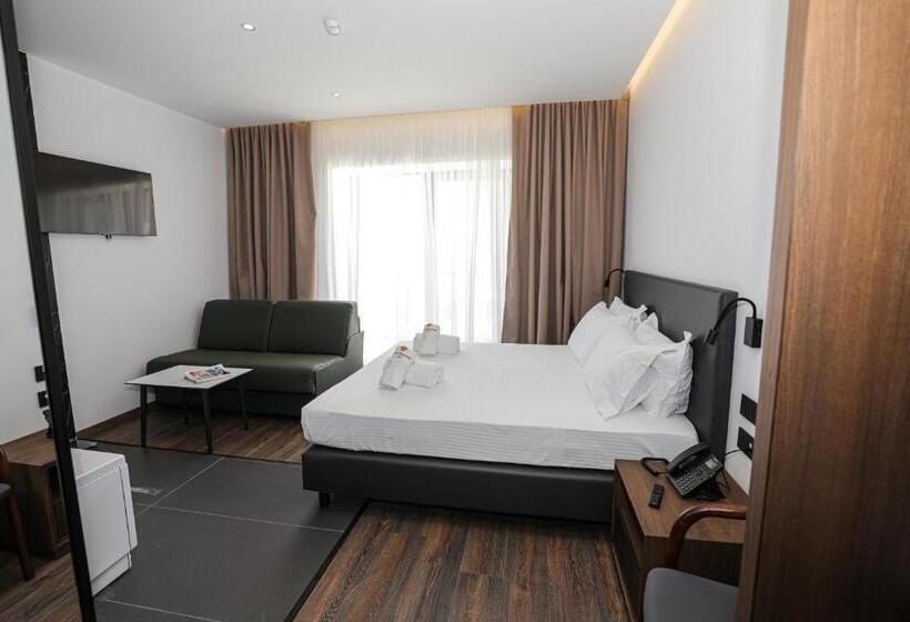 سوییت لوکس, Black Diamond Hotel Dhermi