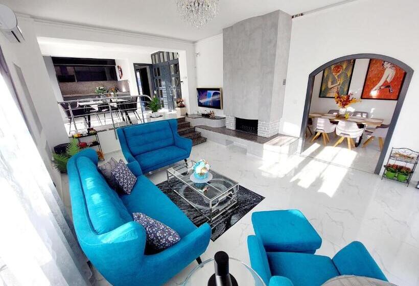 سوییت لوکس, Füge Villa Luxury & Wellness