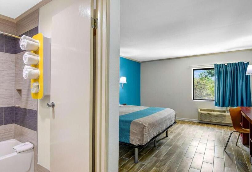 스탠다드 룸 킹사이즈 침대, Motel 6 norcross, Ga