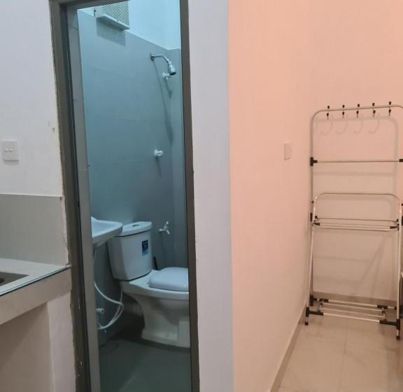 Номер Стандарт, Ceylon Lodge   Airport Transit Hostel