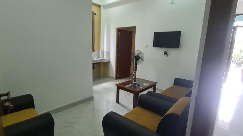 Апартаменты 1 Спальня с Балконом, Ceylon Lodge   Airport Transit Hostel