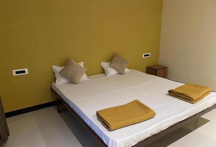 经济房, Scarlet Resort Alibag