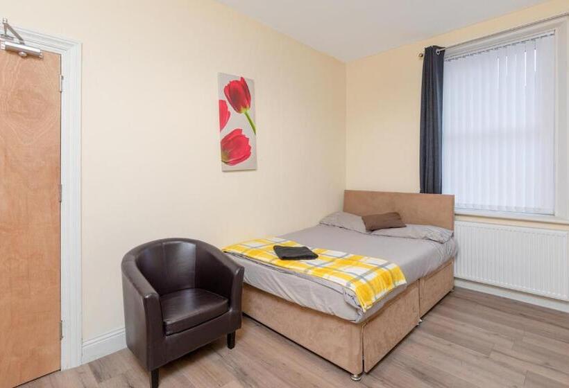 Номер Стандарт Совместная Ванная, City Centre Large Luxury Rooms Free Parking