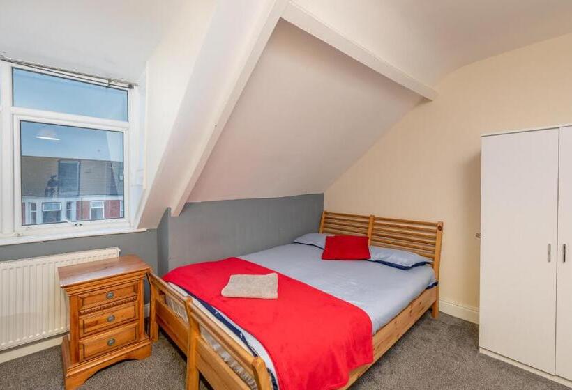 Семейный Номер, City Centre Large Luxury Rooms Free Parking