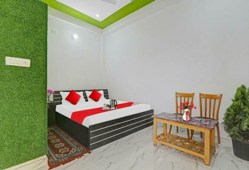 חדר קלאסי לשלושה, Flagship Hotel Ashirwad