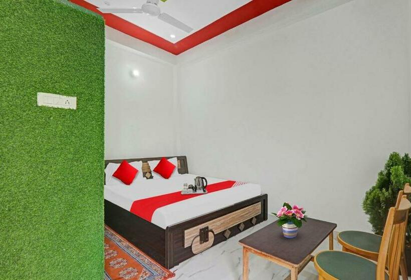 חדר קלאסי לשלושה, Flagship Hotel Ashirwad