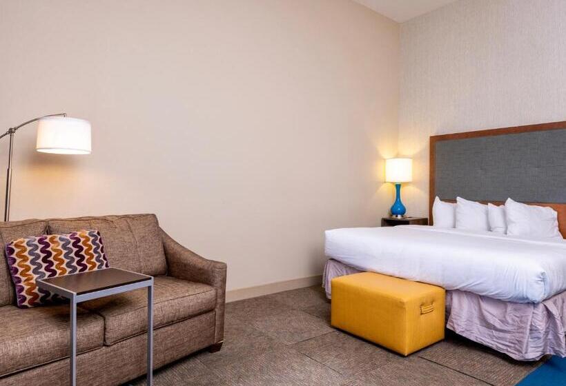 디럭스 스위트 킹 침대, Flag Point Inn And Suites Pratt By Fairbridge