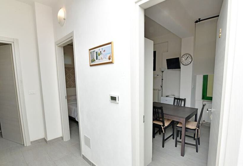 اتاق خانوادگی, A San Lazzaro Rooms