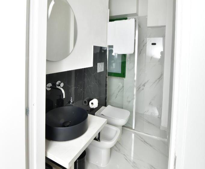 استودیوی استاندارد, A San Lazzaro Rooms