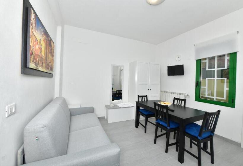 استودیوی استاندارد, A San Lazzaro Rooms