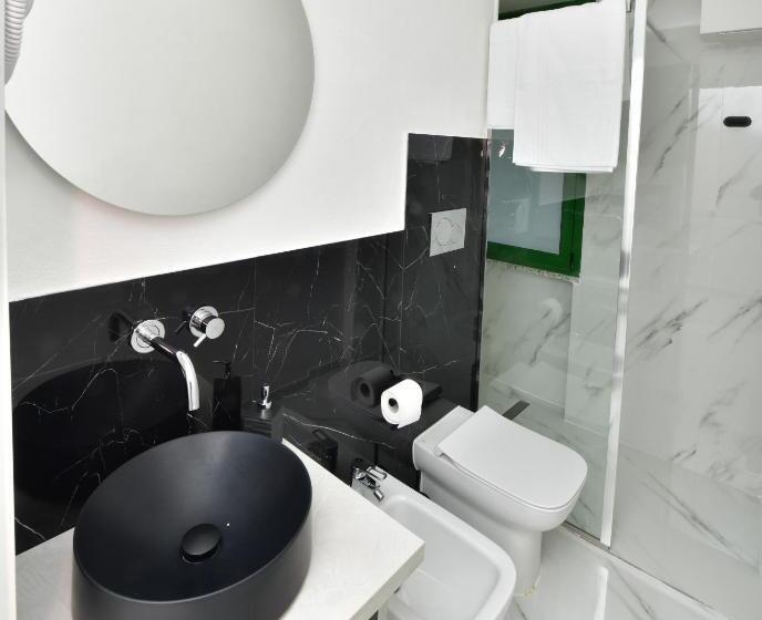 استودیوی استاندارد, A San Lazzaro Rooms
