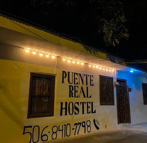 اتاق اکونومی, Puente Real Hostel