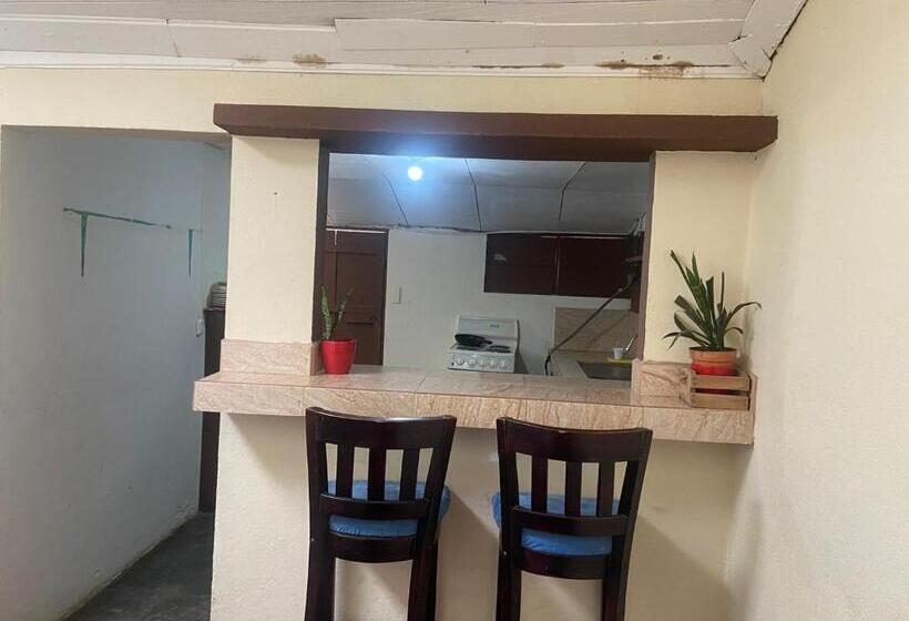 اتاق اکونومی, Puente Real Hostel