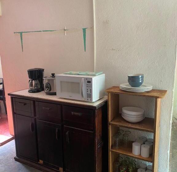 اتاق اکونومی, Puente Real Hostel