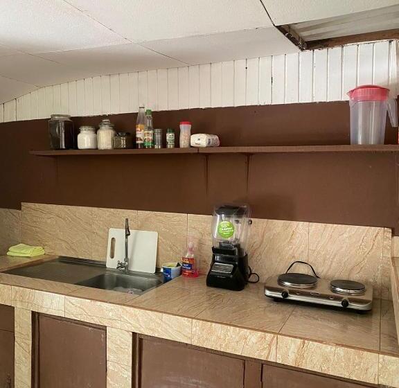 اتاق اکونومی, Puente Real Hostel