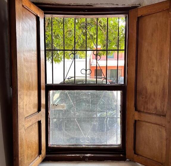 اتاق استاندارد یک نفره, Puente Real Hostel