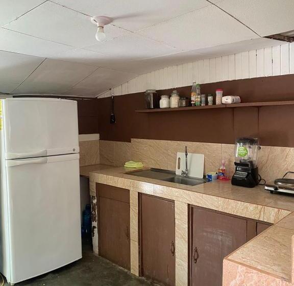 اتاق استاندارد یک نفره, Puente Real Hostel