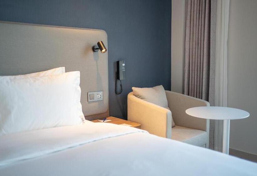 اتاق استاندارد با تخت بزرگ, Holiday Inn Express Qingdao Northern West Coast, An Ihg