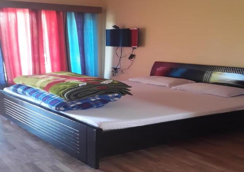 디럭스 룸 킹사이즈 침대, Sadbhavana Resort, Pithoragarh