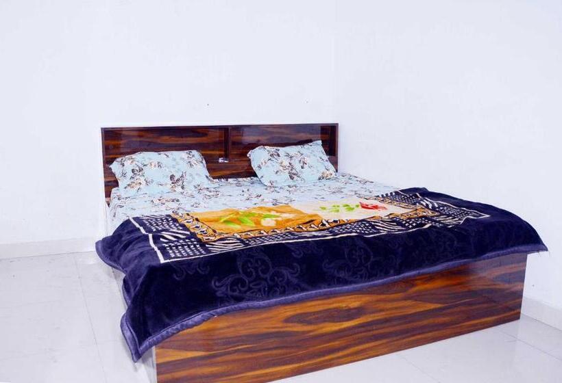 Трехместный Номер Классика, Spot On 70146 Rj Palace