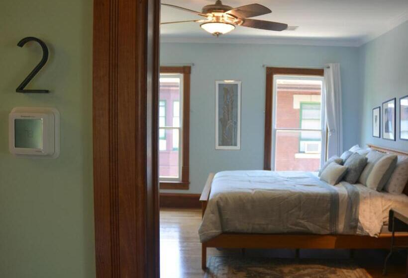 Quarto standard, Art And Lodging