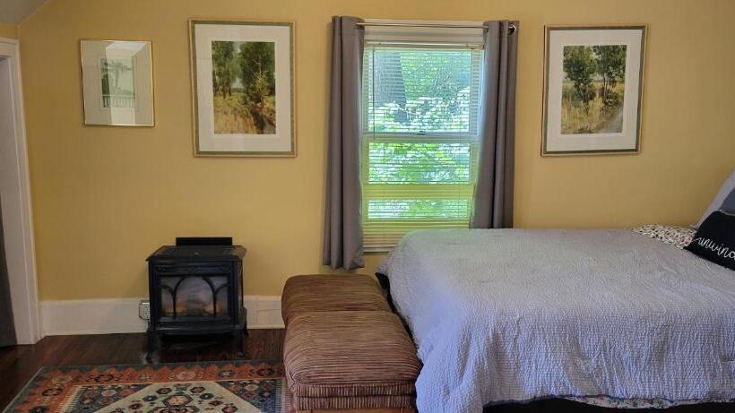 Quarto deluxe, Art And Lodging