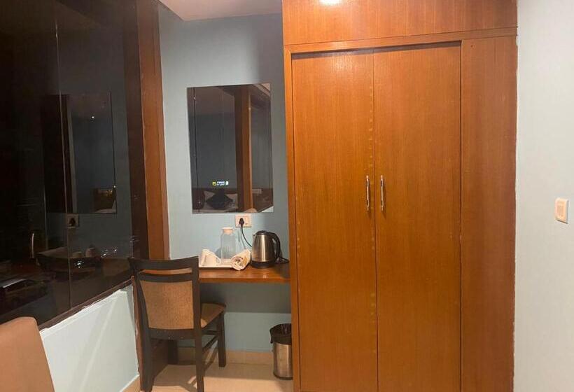 اتاق استاندارد, O V3r Residency