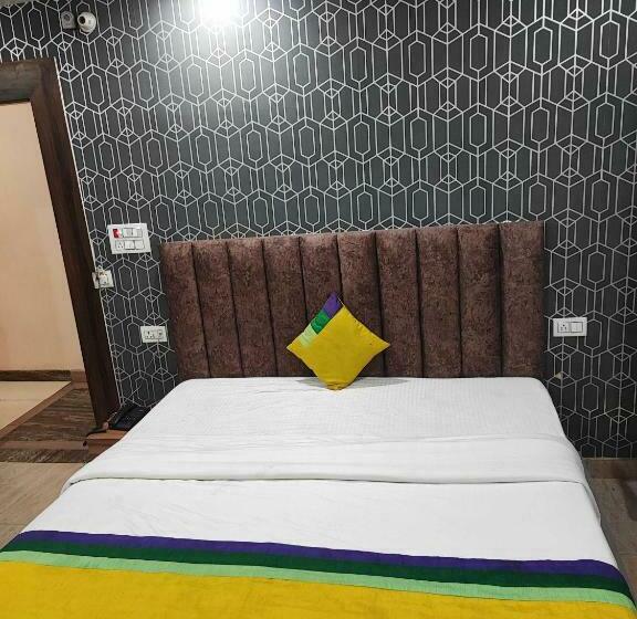 Трехместный Номер Классика, Oyo 70116 Vrindavan Resorts