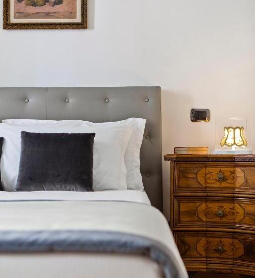 اتاق لوکس, Garibaldi Suites Piazza Di Spagna