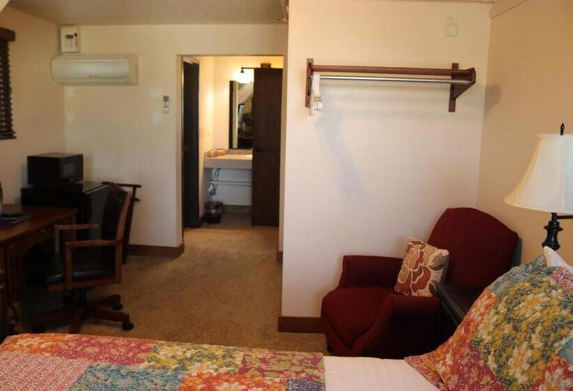 Номер Deluxe, Iowa House Historic Inn