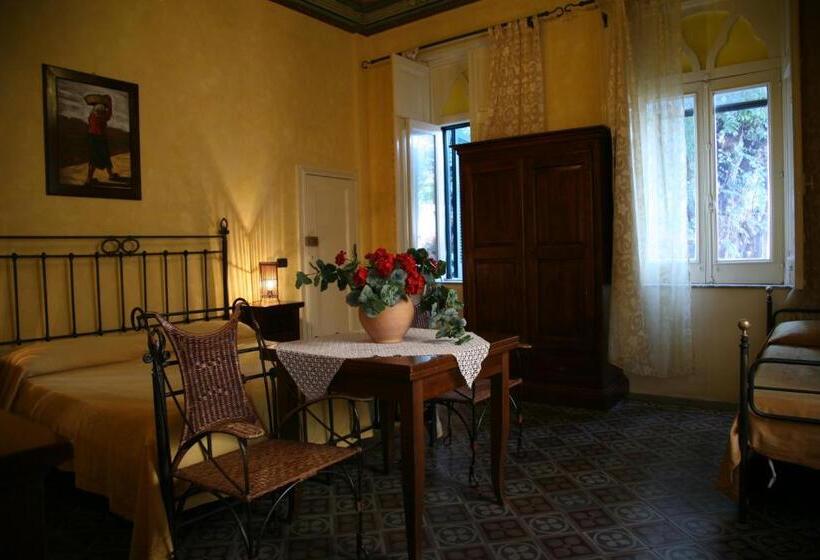 Номер Стандарт Трехместный, Villa Antica Tropea
