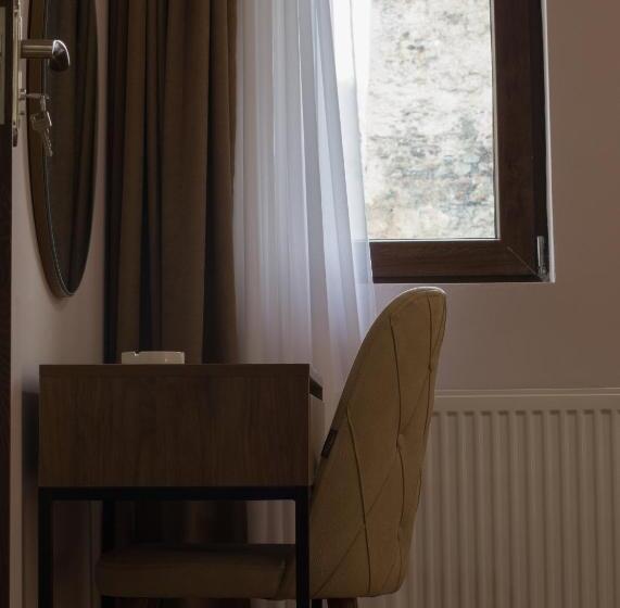 سوییت جونیور, Lileo Inn
