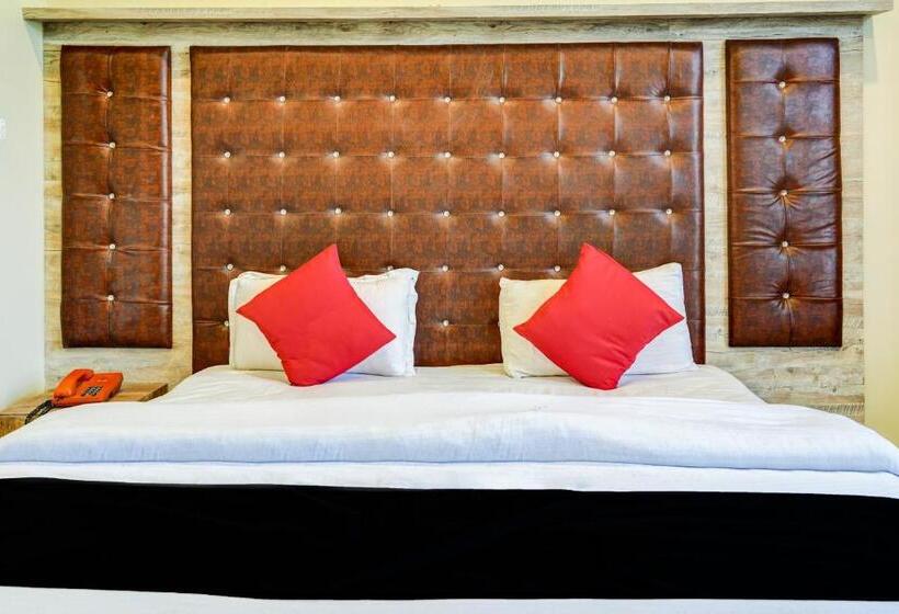 带景观的三人标准房间, Capital O 66972 Sangam Hotel And Resort